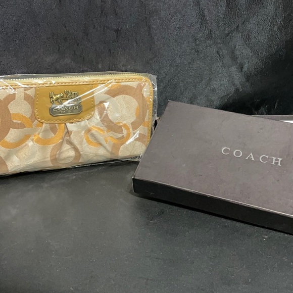 Coach Handbags - Coach Wallet Classic Authentic